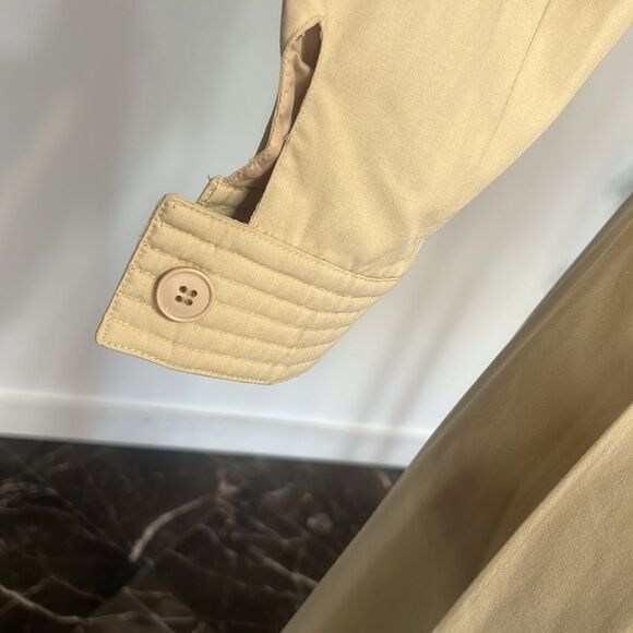 Vintage trench coat - Picture 10 of 16